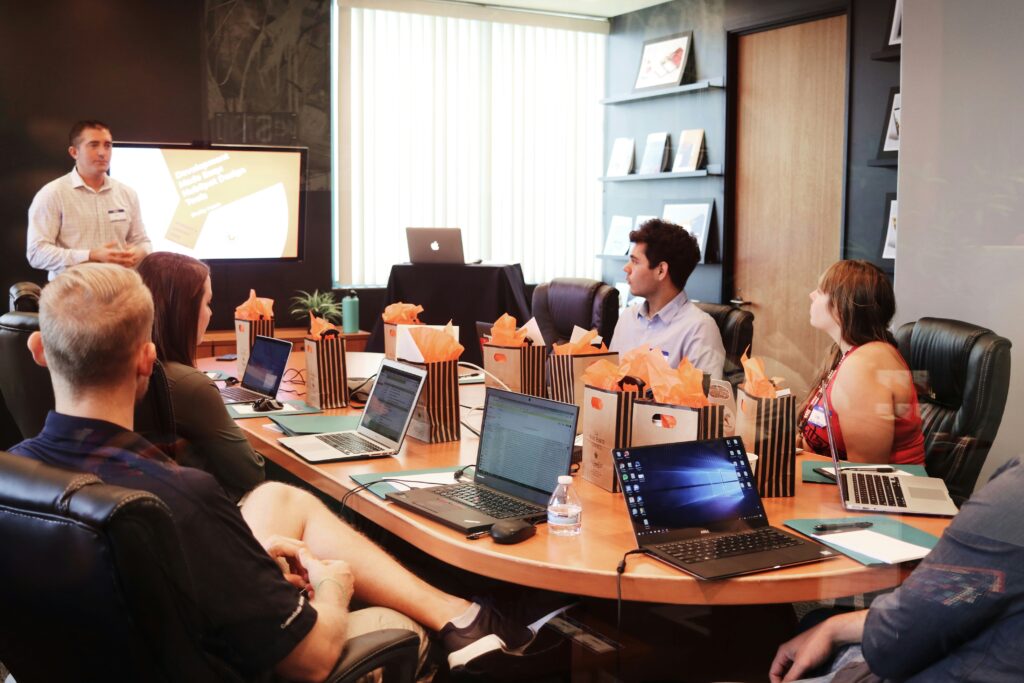 Optimizing processes and working conditions with the help of employee surveys
