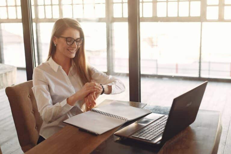 Arbeitskultur im öffentlichen Dienst Wie Umfragen zur Optimierung beitragen können