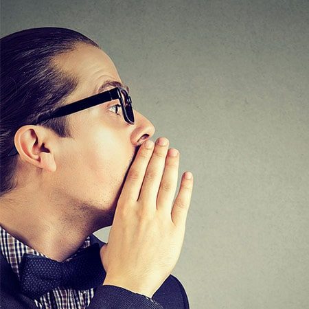 Hinweisgebern die Möglichkeit geben auf einfache Weise Verstöße und Missstände zu melden